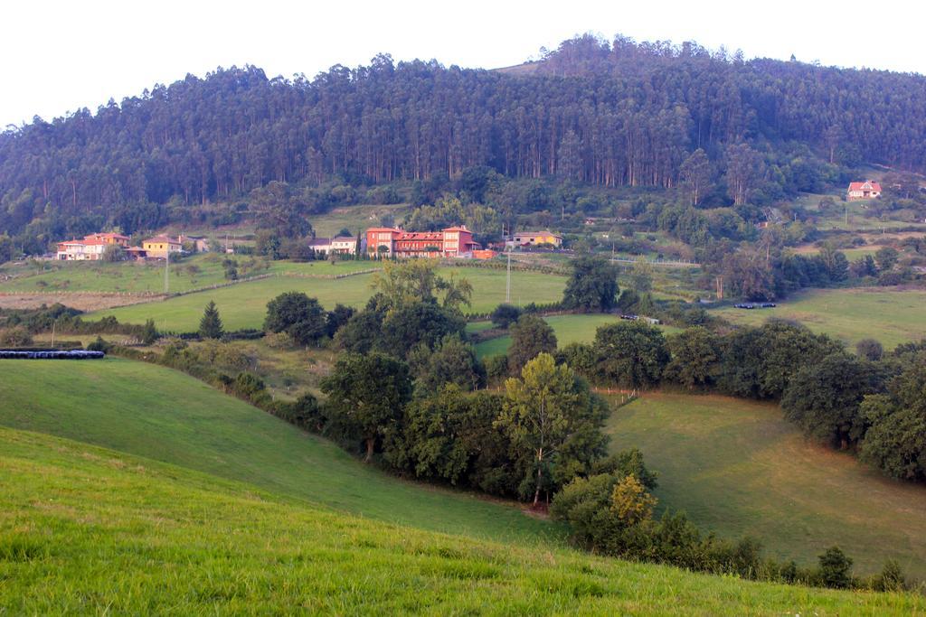 Escuelas De Fuentes Villaviciosa (Asturias) Exterior foto